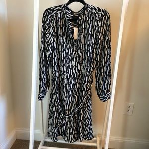 NWT Banana Republic black and white shirt dress with tie sash belt. Size Large.